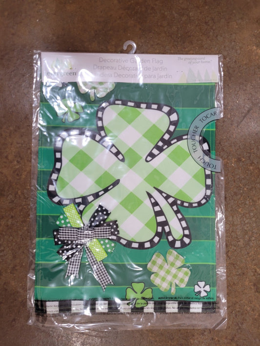 Garden Flag Check Clover